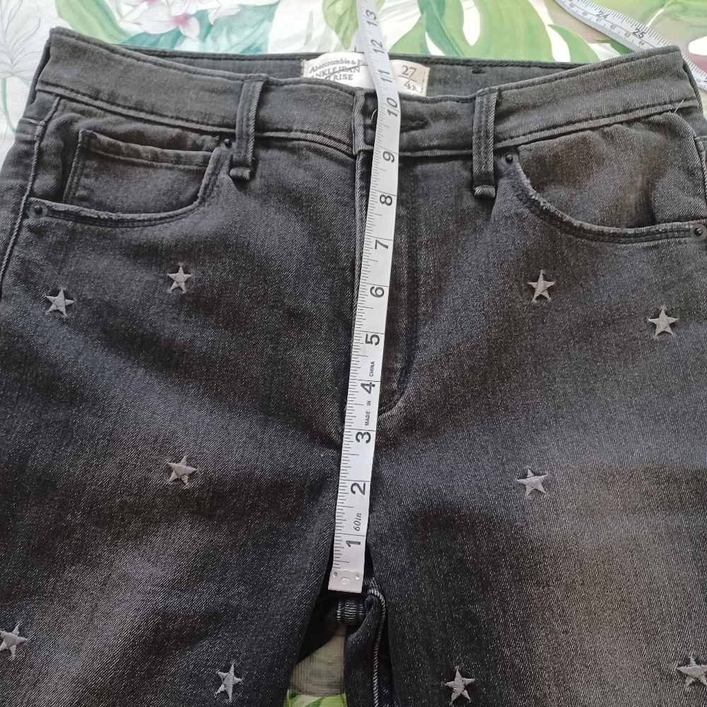 Abercrombie & Fitch Ankle High-rise Black Star Embroidered Cropped Jeans - Picture 13 of 16